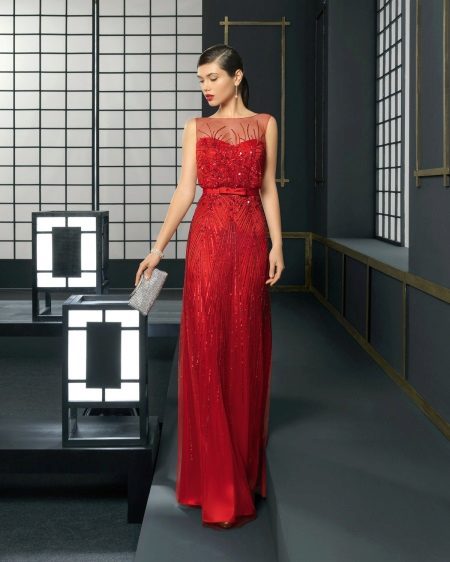 Red evening dress to the floor for corporate party