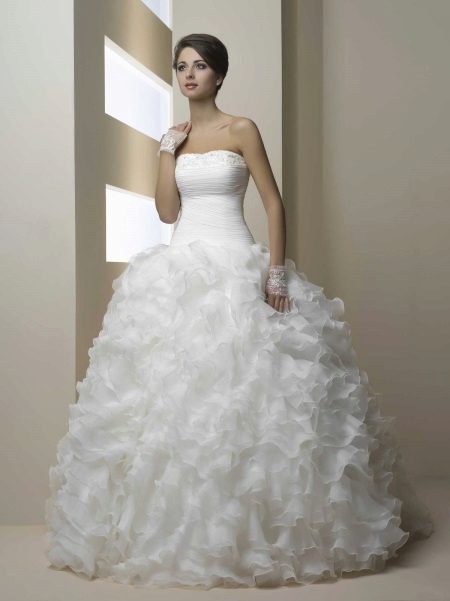 Magnificent wedding dress from the Gold collection from Hadassah