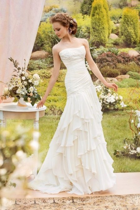 Wedding dress with a multi-layer skirt from Papilio