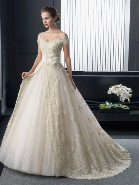 Classic Wedding Dress with Lowers