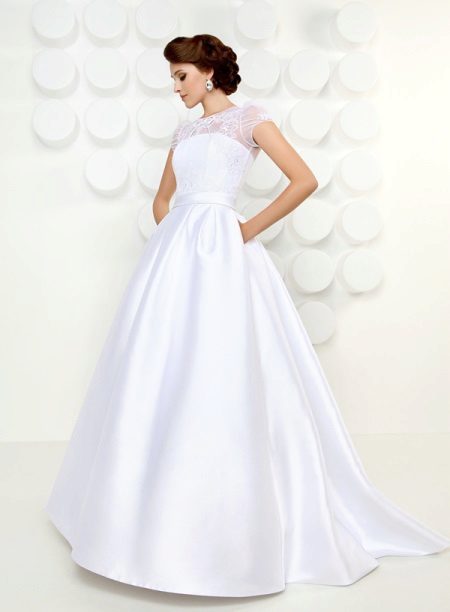 Magnificent wedding dress from the Ocean of Wishes collection