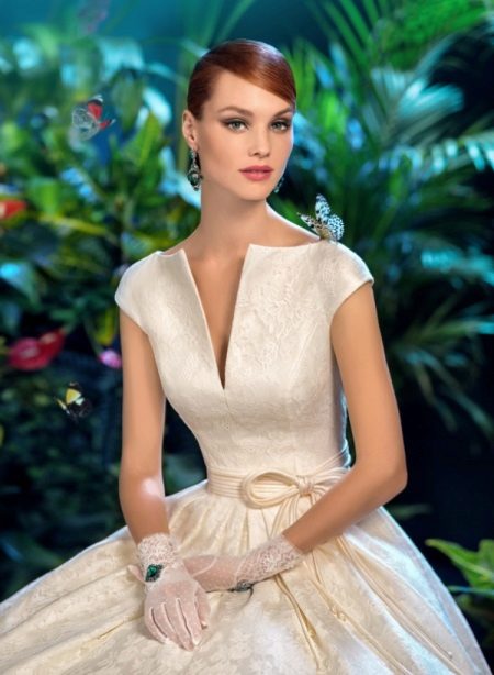 Wedding dress from the brand Doll