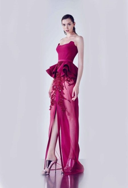 Fuchsia dress with silver high-heeled sandals