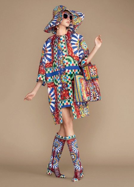 Color dress with shoes in color