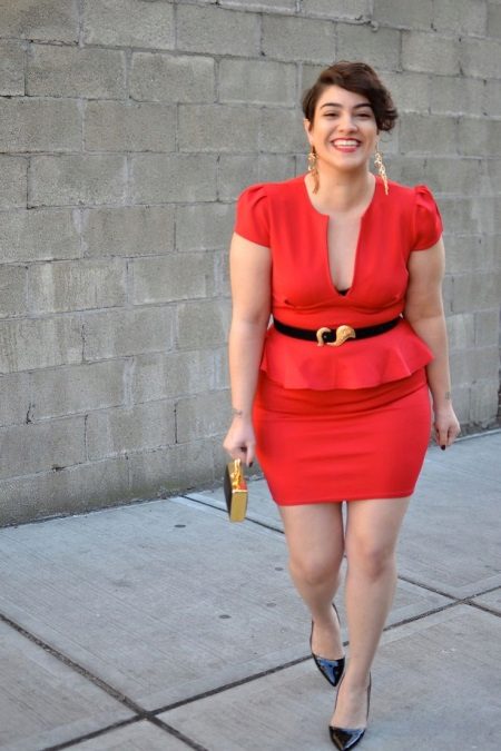 Accessories and decorations for the red dress for obese women