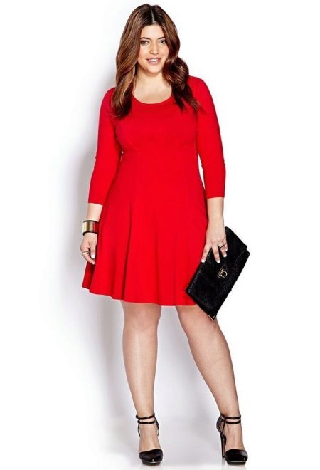 Medium-length red dress with three-quarter sleeves for obese women