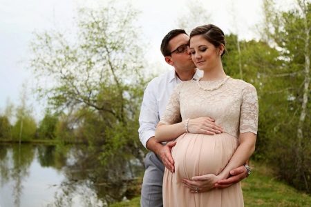 Elegant dresses for pregnant women