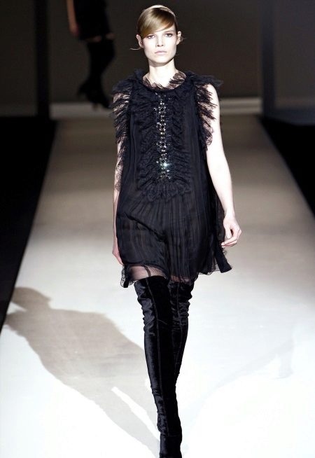 Cocktail dress with feathers