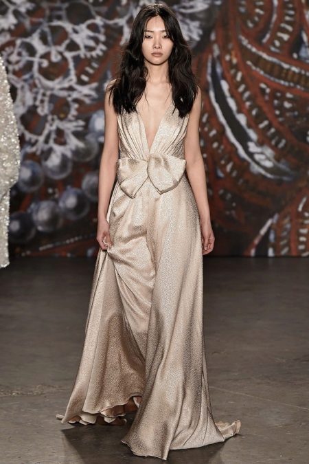 Greek dress with a bow under the breast