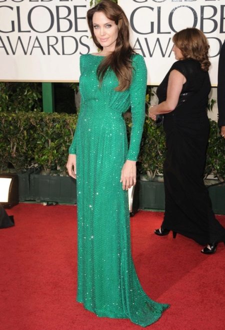 Closed long dress to the floor