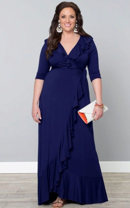 Accessories and jewelery (earrings and envelope bag) for a long dress for full ones