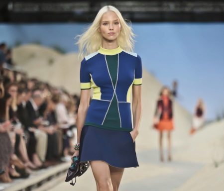 Sports dress with pocket closed