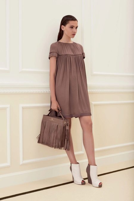 Loose brown dress