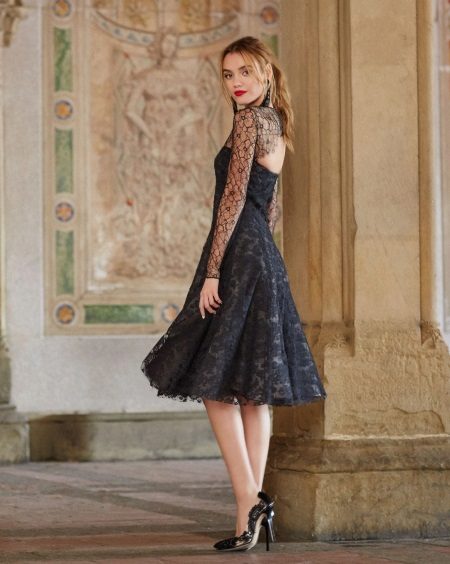 Lace dress in the style of a new bow