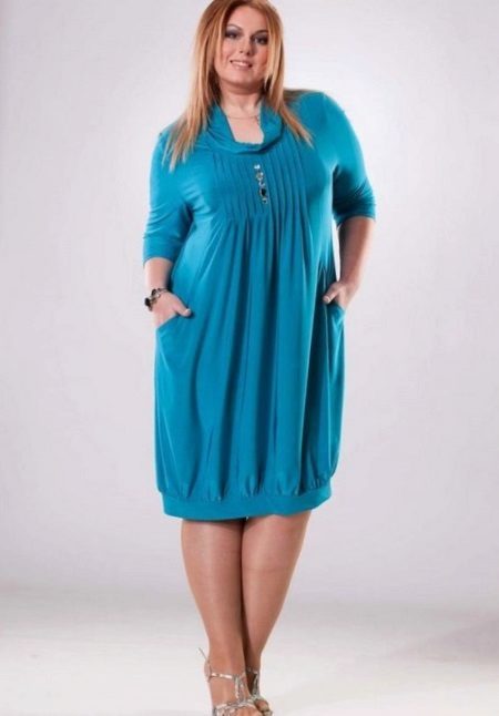 Three-quarter sleeve dress for full