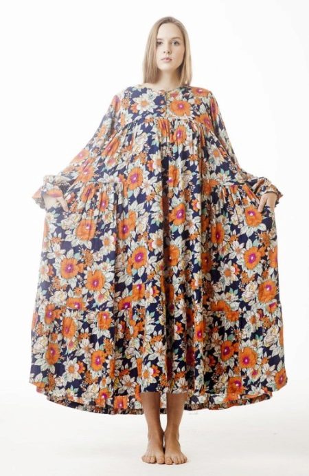 Long light dress from the staples in the peasant style