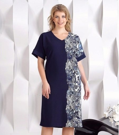 Dress with a straight silhouette print for full