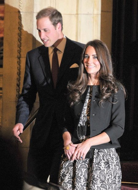 Short jacket to dress tulip Kate Middleton