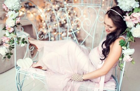 Delicate dress for pregnant