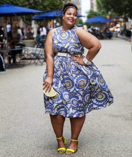 Dress with an abstract pattern for the full