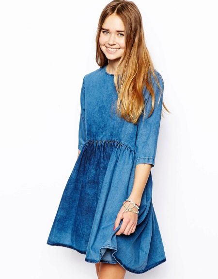 Casual blue dress made of thin jeans