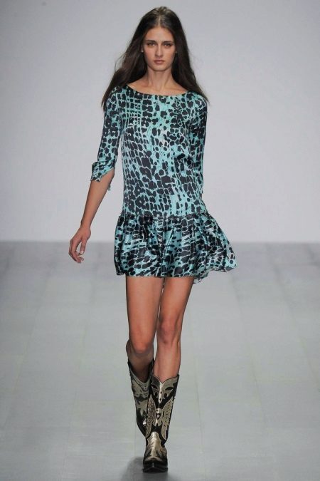 Dress, flared from the thigh