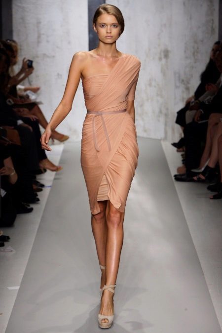 Short dress with drapery