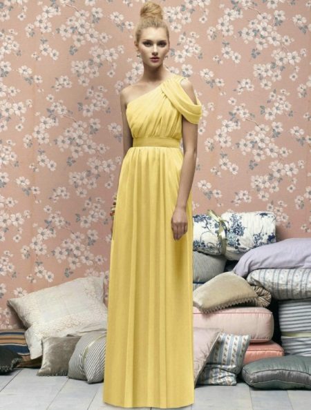 Evening dress yellow in the Greek style