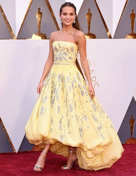 Bandeau dress with a skirt balloon