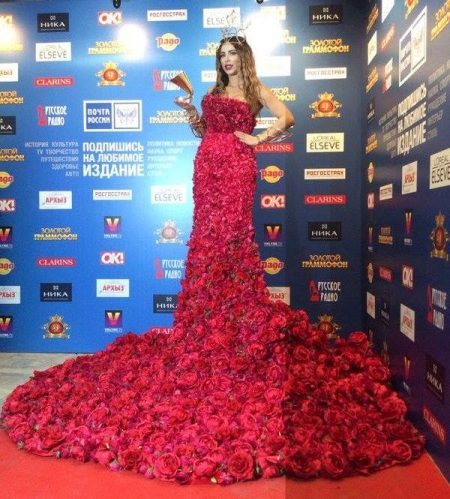 Dress from flowers Ani Lorak