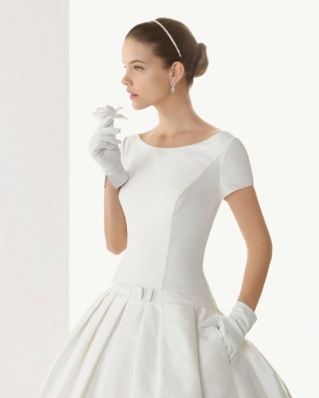 Wedding dress with short sleeves and gloves