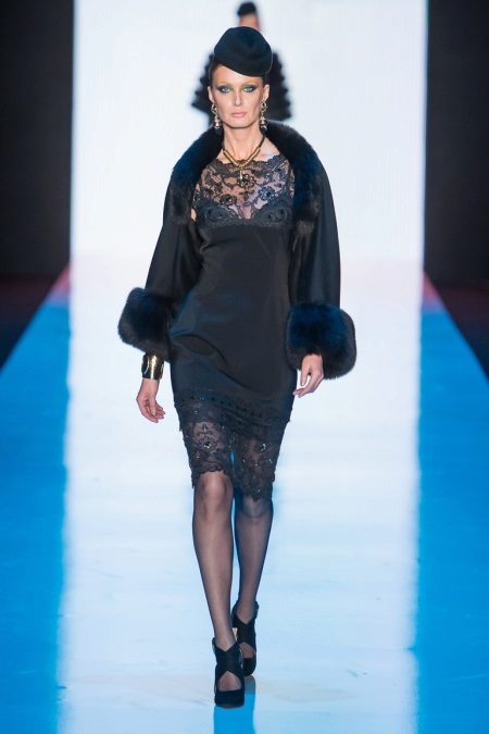 Fitted dress straight with lace