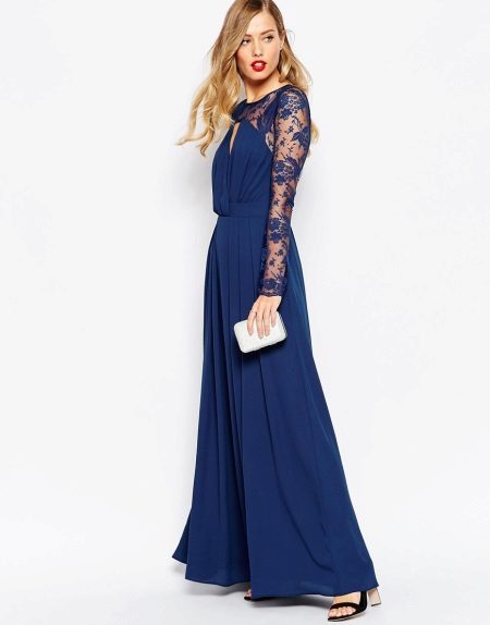 Dress length to the floor