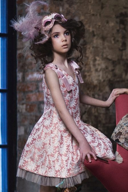 Dress in retro style for a girl of 11 years