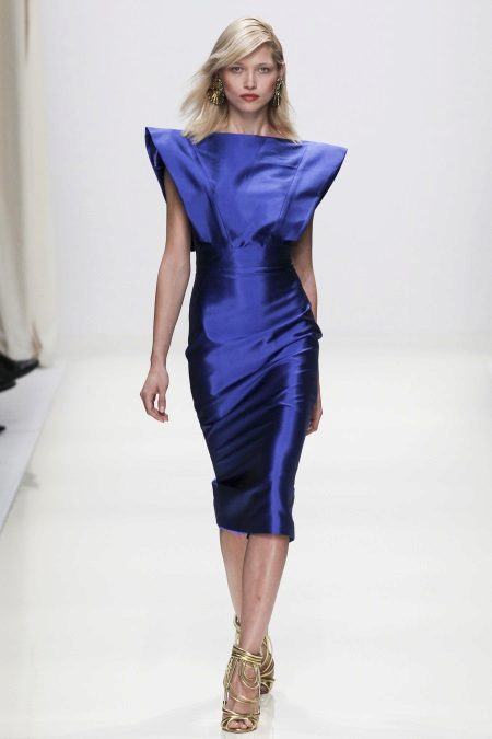 Golden shoes to blue dress