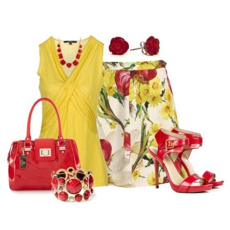 Red accessories to the yellow dress