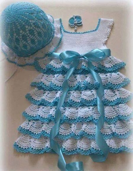 Elegant dress with frills for a girl of 4-5 years