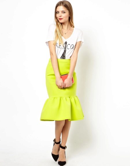 Frilled skirt at the bottom