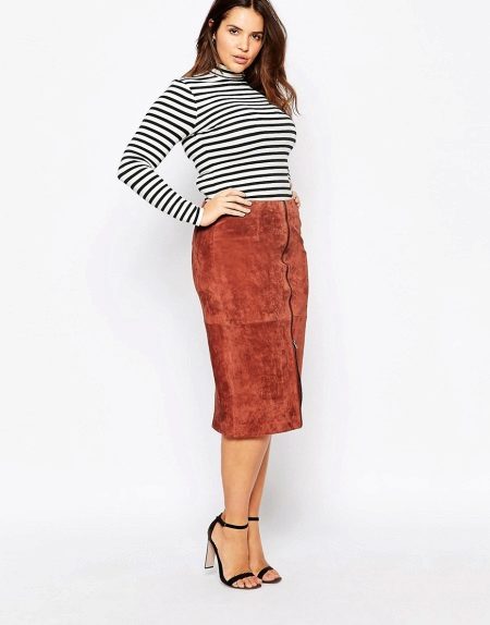 Pencil skirt for full