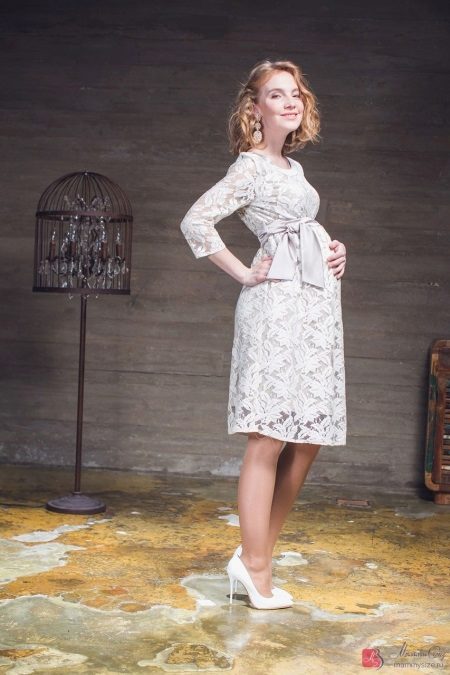 Wedding dress for pregnant women of lace