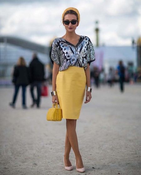 Retro image with pencil skirt