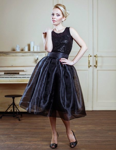 Black skirt bell organza with black top