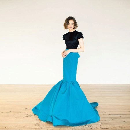 Long skirt with a train