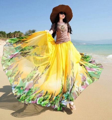 Yellow skirt sun to the floor